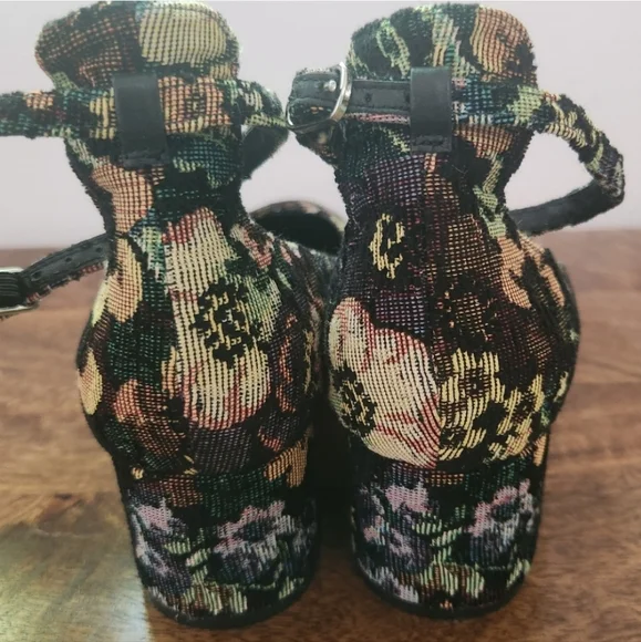 Sandro Paris Floral Tapestry Jaquard "Elise" Low Block Heel Round Toe Pumps - Picture 7 of 10